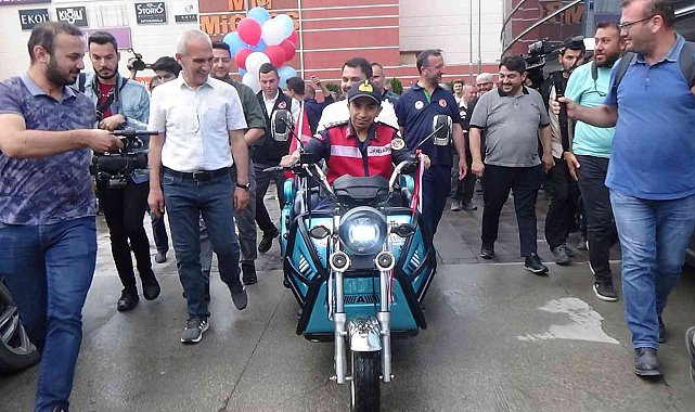 Bakan Kurum ile engelli vatandaş arasında gülümseten anlar