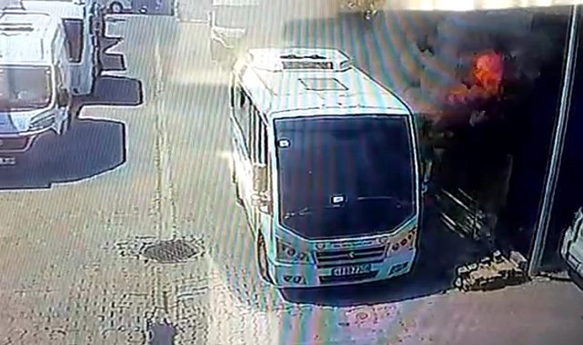 Bakıma getirilen minibüste yangın çıktı