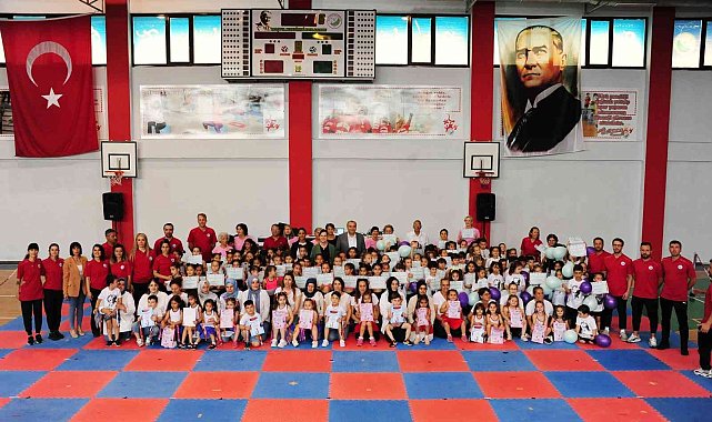 Balçova Belediyesi Spor Okulları kursiyerlerinden muhteşem final