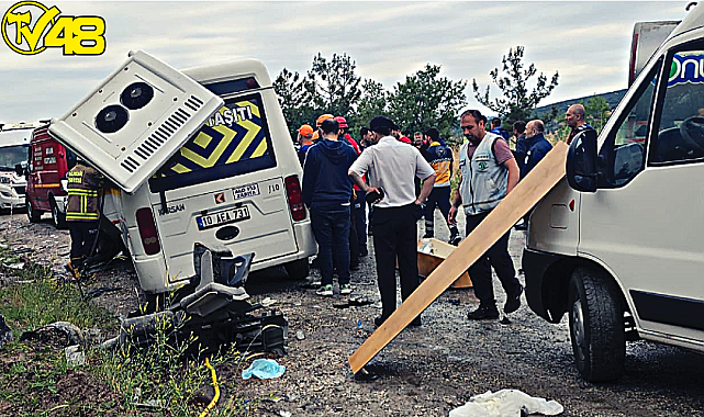 Balıkesir&#039;de Feci Kaza, 8 Kişi Öldü 10 Kişi Yaralandı