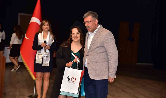 Balıkesir MYO'da mezuniyet coşkusu