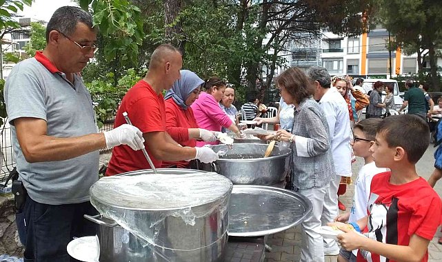 Balıkesir&#039;de hayırsever kardeşler annelerinden kalan evi Yardım Sevenler Derneğine bağışladı