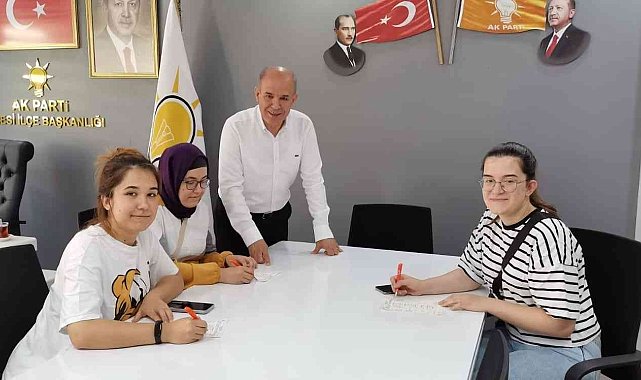 Balıkesir&#039;de üçüz kardeşler AK Partiye üye oldu