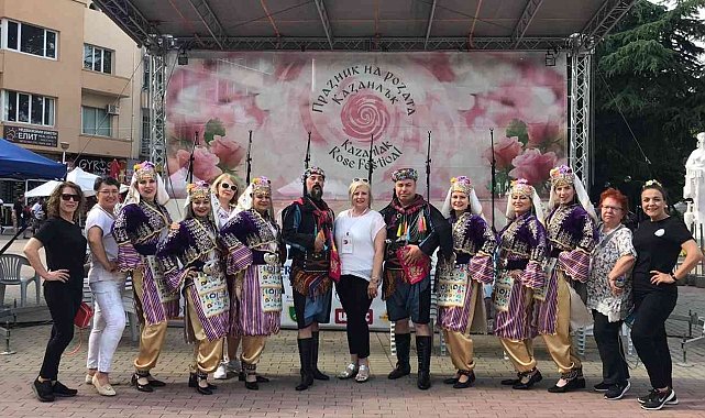 Balkanika Halk Oyunları Topluluğu, Bulgaristan'da yapılan 'Uluslararası Kazanlık Gül Festivali'ne katıldı