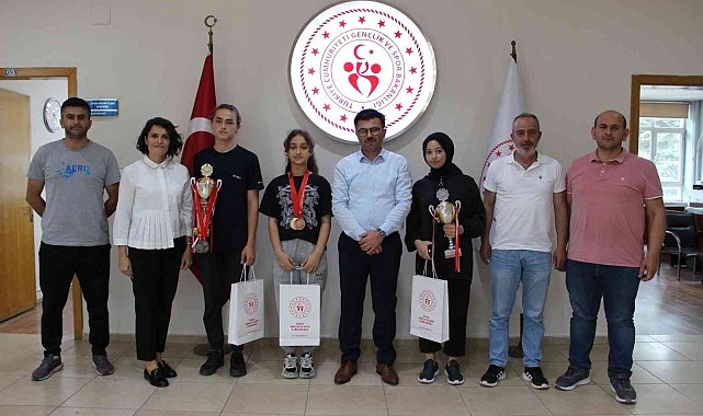 Başarılı okçular Yazıcı'yı ziyaret etti