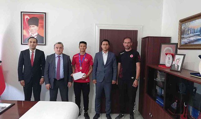 Başarılı sporcu Kaymakam Öztürk'ü ziyaret etti