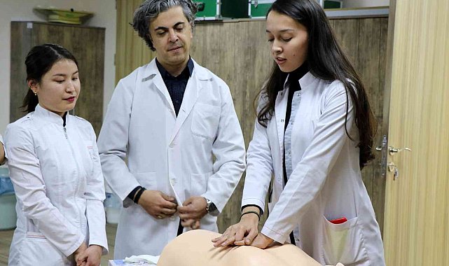 Başhekim olarak atanan Doç. Dr. Kuyrukluyıldız, göreve başladı