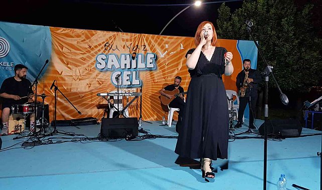 Başiskele sahilinde müzik şöleni devam ediyor