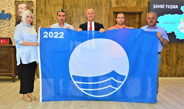 Başkan Akman 5. kez hak edilen 'mavi bayrağı' teslim aldı