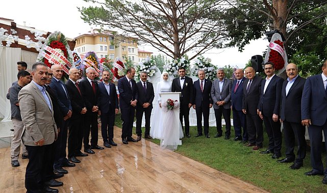 Başkan Aksun oğlunun nikâhını kıydı