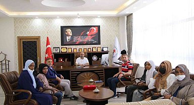 Başkan Altun, Çadlı öğrencileri makamında ağırladı