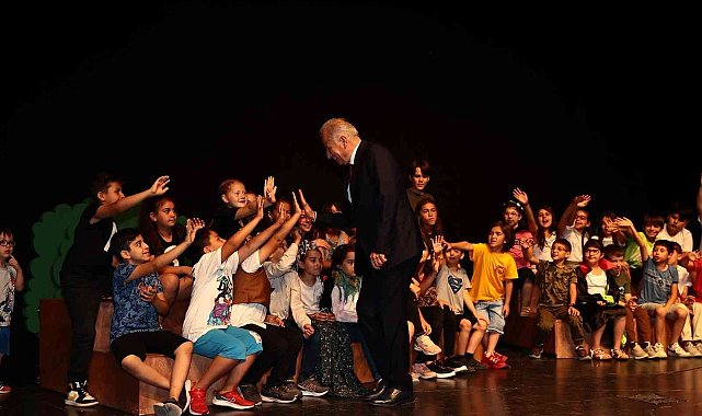 Başkan Amca&#039;dan Çocuk Tiyatrosu müjdesi