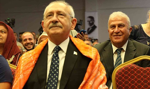 Başkan Atay, İzmir'de takdir topladı