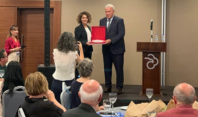 Başkan Atay&#039;a özel ödül