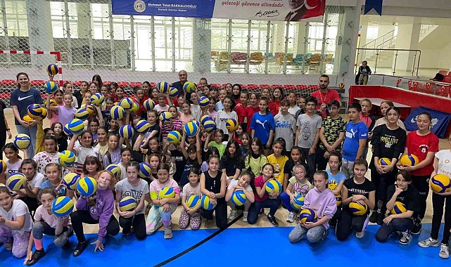 Başkan Bakkalcıoğlu voleybol alt yapı çalışmalarını ziyaret etti