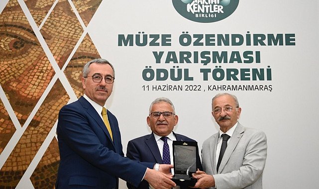 Başkan Büyükkılıç, Kahramanmaraş&#039;tan ödülle döndü