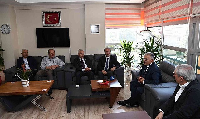 Başkan Büyükkılıç&#039;tan Kızılay&#039;a ziyaret