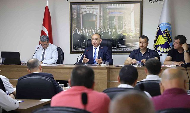 Başkan Çetin Akın: &quot;Turgutluspor&#039;u siyasi malzeme yapmayalım&quot;