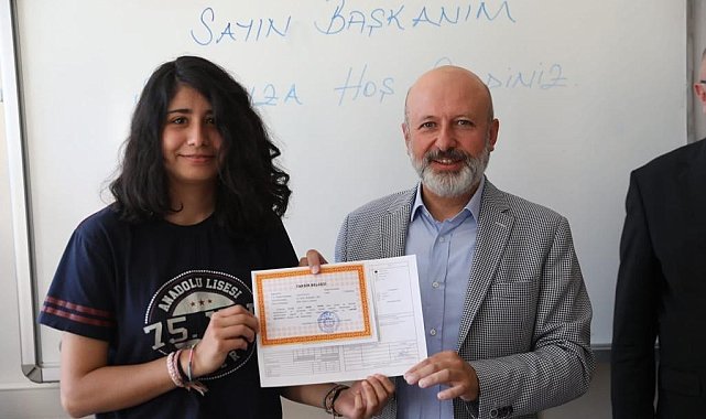 Başkan Çolakbayrakdar, öğrencilerin karne sevincine ortak oldu