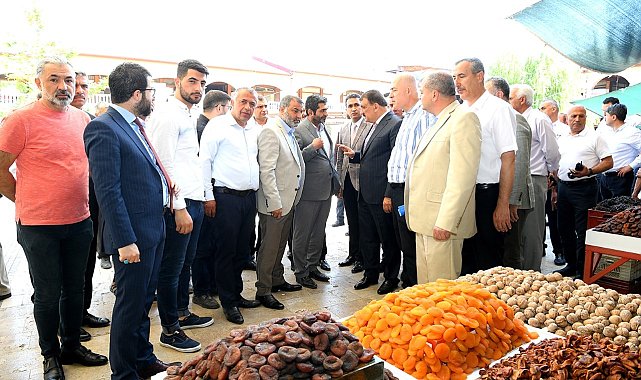 Başkan Gürkan, Şire Pazarında esnaf ile bir araya geldi