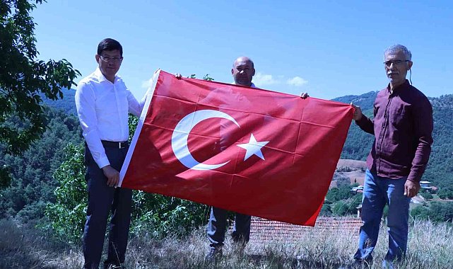 Başkan Özcan bayrak sevdalısı Sertkaya'yı ziyaret etti