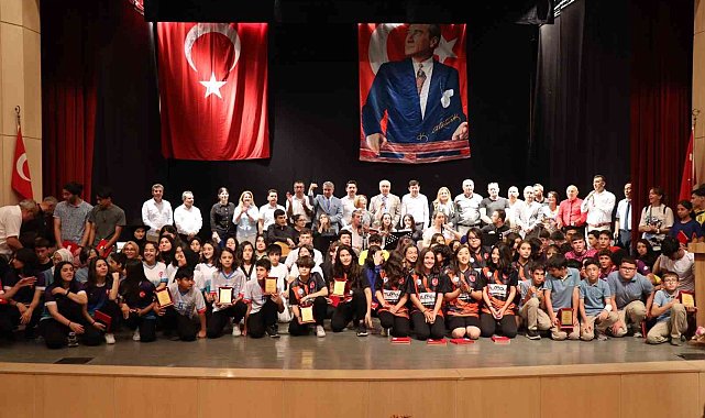 Başkan Özcan Nazillili öğrencilerin gururuna ortak oldu