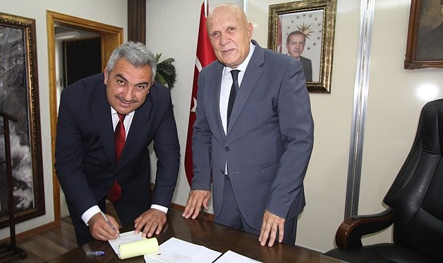 Başkan Pekmezci Kızılay&#039;a kurban bağışında bulundu