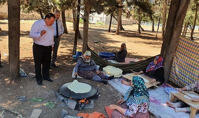 Başkan Ramazan, Bayram ekmeği yapan kadınlarla sohbet etti
