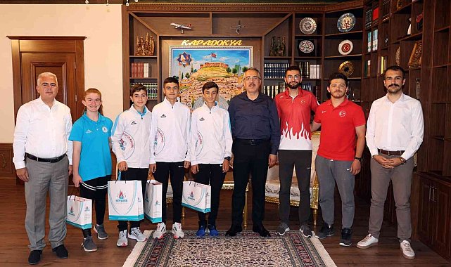 Başkan Savran, genç sporcuları ödüllendirdi