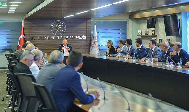 Başkan Tütüncü, Antalya'nın talepleri Bakan Ersoy'a aktardı