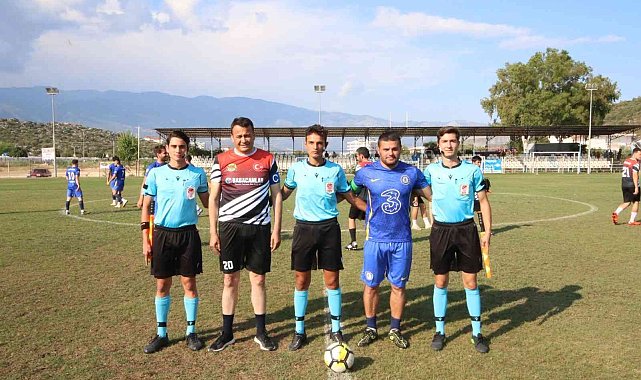 Başkan Ulutaş, çiftçi kupası futbol turnuvasında forma giydi