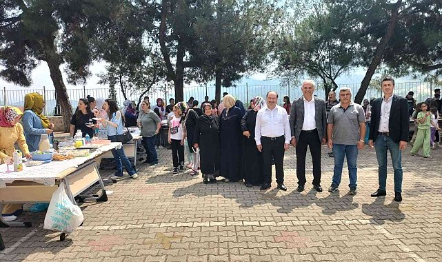 Başkan Yaman okulda açılan hayır panayırına katıldı