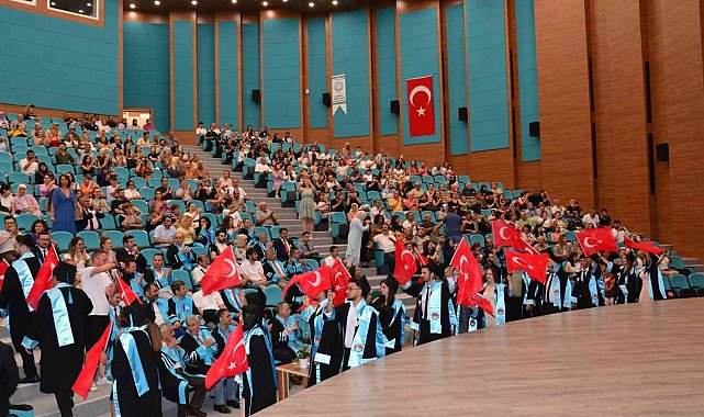 BAÜN&#039;de mezuniyet coşkusu