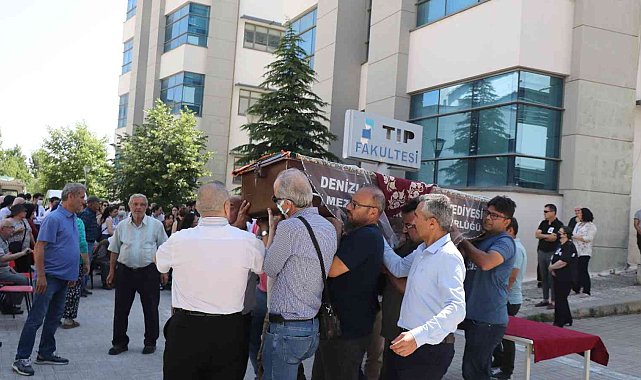 Bayan doktor evinde ölü bulundu