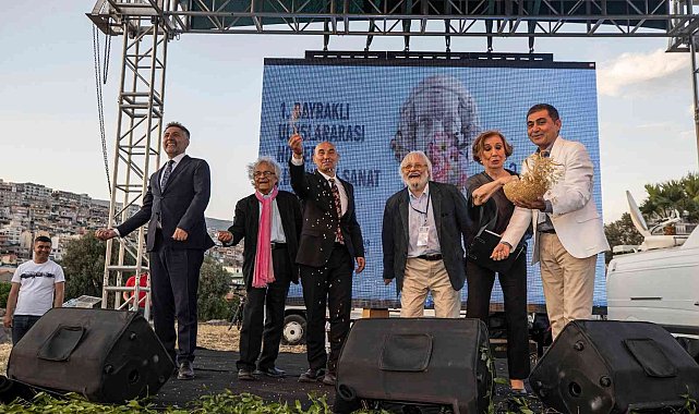Bayraklı 1. Uluslararası Homeros Festivali'ne görkemli açılış