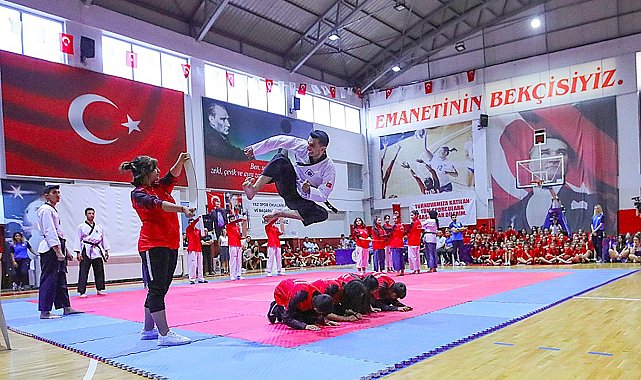 Bayraklı'nın yaz spor okullarına renkli açılış