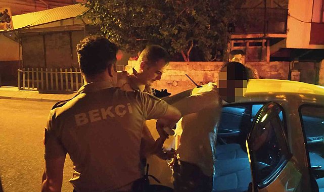 Bekçiler takside yolcu konumunda bulunan kişiden poşet dolusu uyuşturucu hap yakaladı