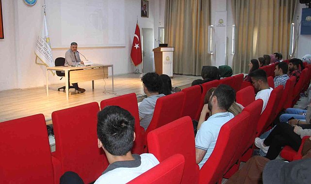 Beyşehir&#039;de 15 Temmuz Demokrasi ve Milli Birlik Gençlik Konferansı