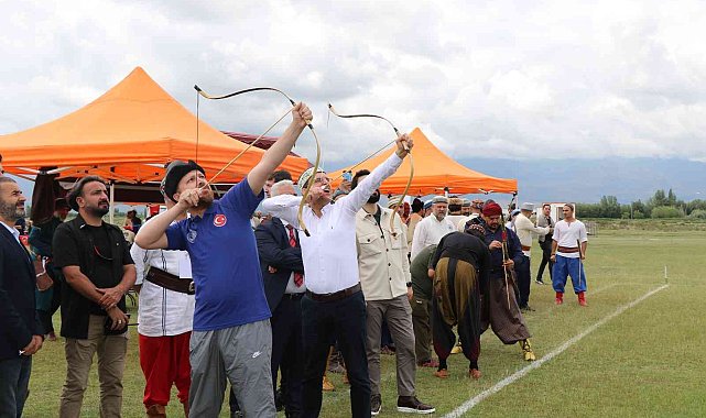 Bilal Erdoğan, Geleneksel Okçuluk Türkiye Şampiyonasına katıldı