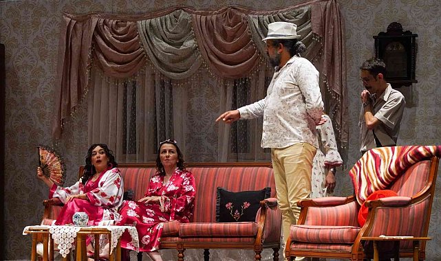 Bilecik&#039;te &#039;Düdüklüde Kıymalı Bamya&#039; adlı tiyatro oyunu büyük beğeni topladı