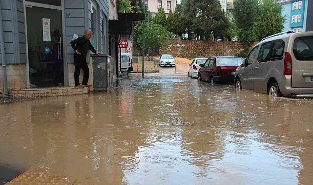 Bilecik'te sağanak yağış etkili oldu
