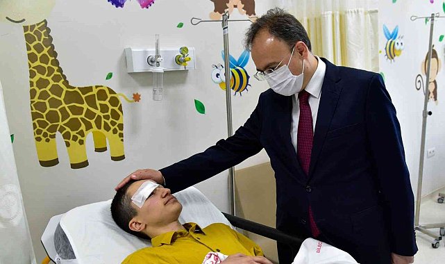 Bilecik&#039;te yaşanan feci kaza sonrası Vali Kızılkaya, 12 yaralıyı ziyaret etti