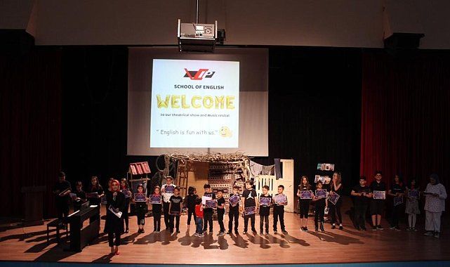 Bitlis&#039;teki öğrenciler İngilizce tiyatro sergiledi