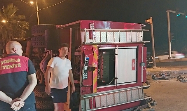 Bodrum Mumcular Kavşağı'nda itfaiye aracı devrildi !