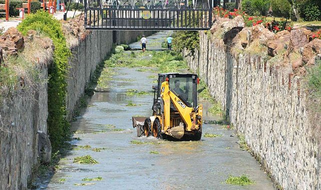 Bozüyük'te kanal temizliği