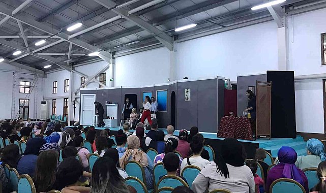 BŞEÜ Tiyatro Bölümü öğrencileri Osmaneli&#039;nde tiyatro oyunları sahneledi