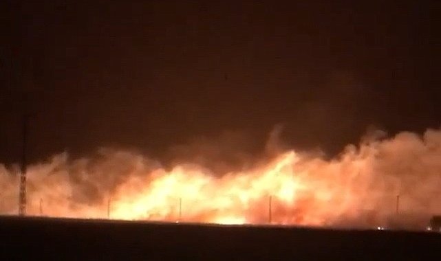 Buğday tarlasında çıkan yangın korkuttu