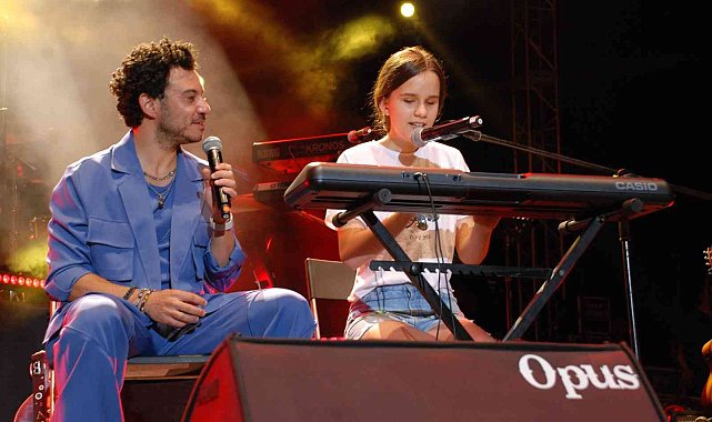 Buray ve Ameliya'dan duygulandıran düet