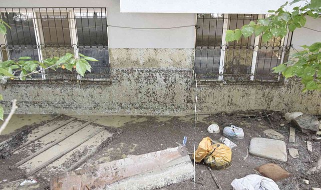 Burdur'da ölüme neden olan selin büyüklüğü, evin duvarındaki izde ortaya çıktı