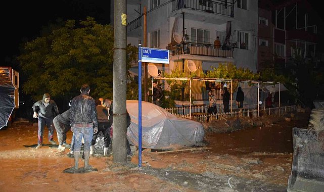 Burdur'da sağanak yağış nedeniyle 30 evi su bastı: 1 ölü, 3 yaralı